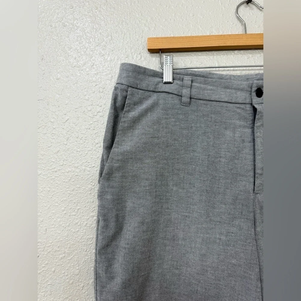 Lululemon Gray Performance Cotton  Mens Shorts Size 36